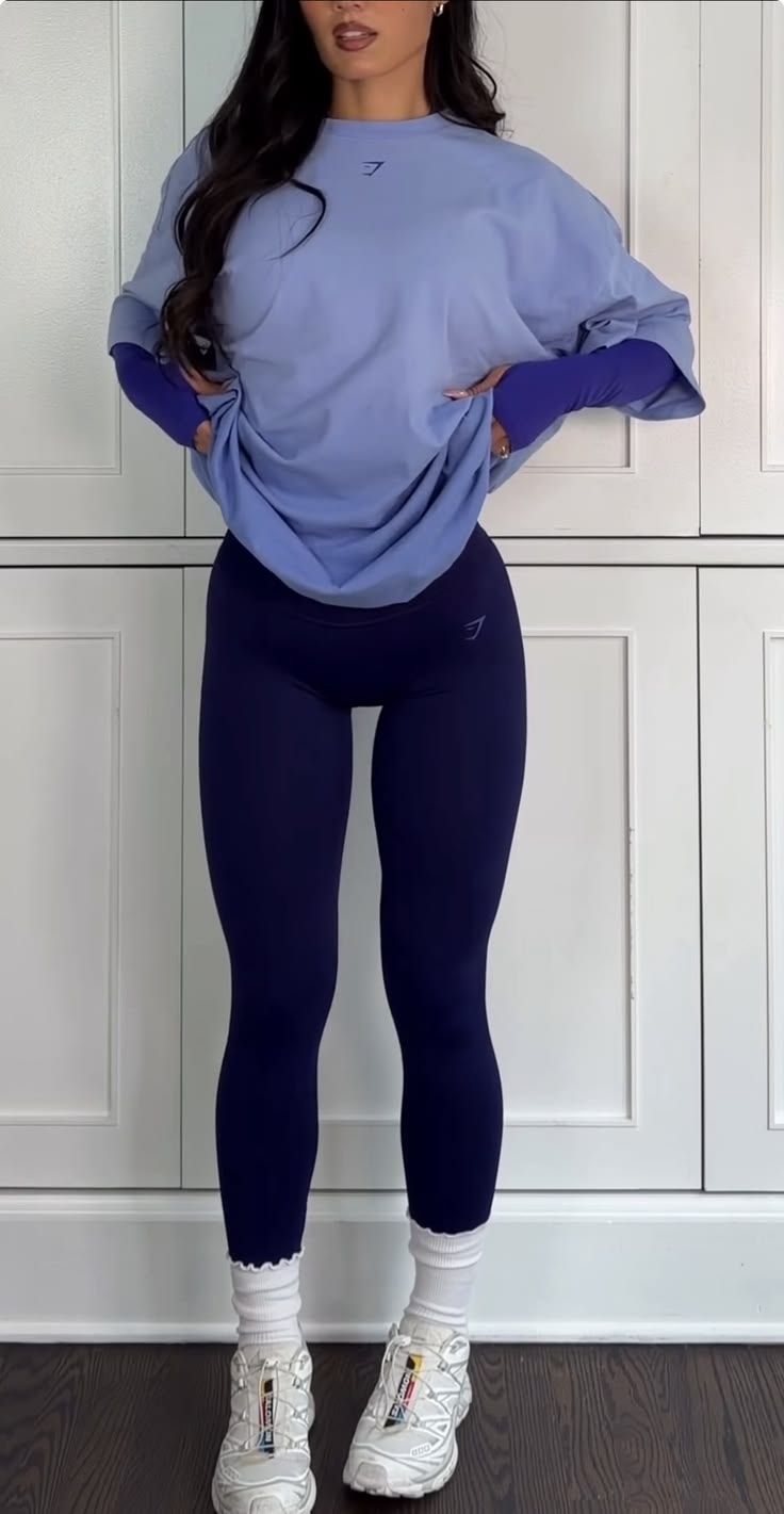 20 Baddie Gym Outfits That Will Make You the Main Character at Every Workout - 18. Lavender Oversized Tee over Navy Leggings 1