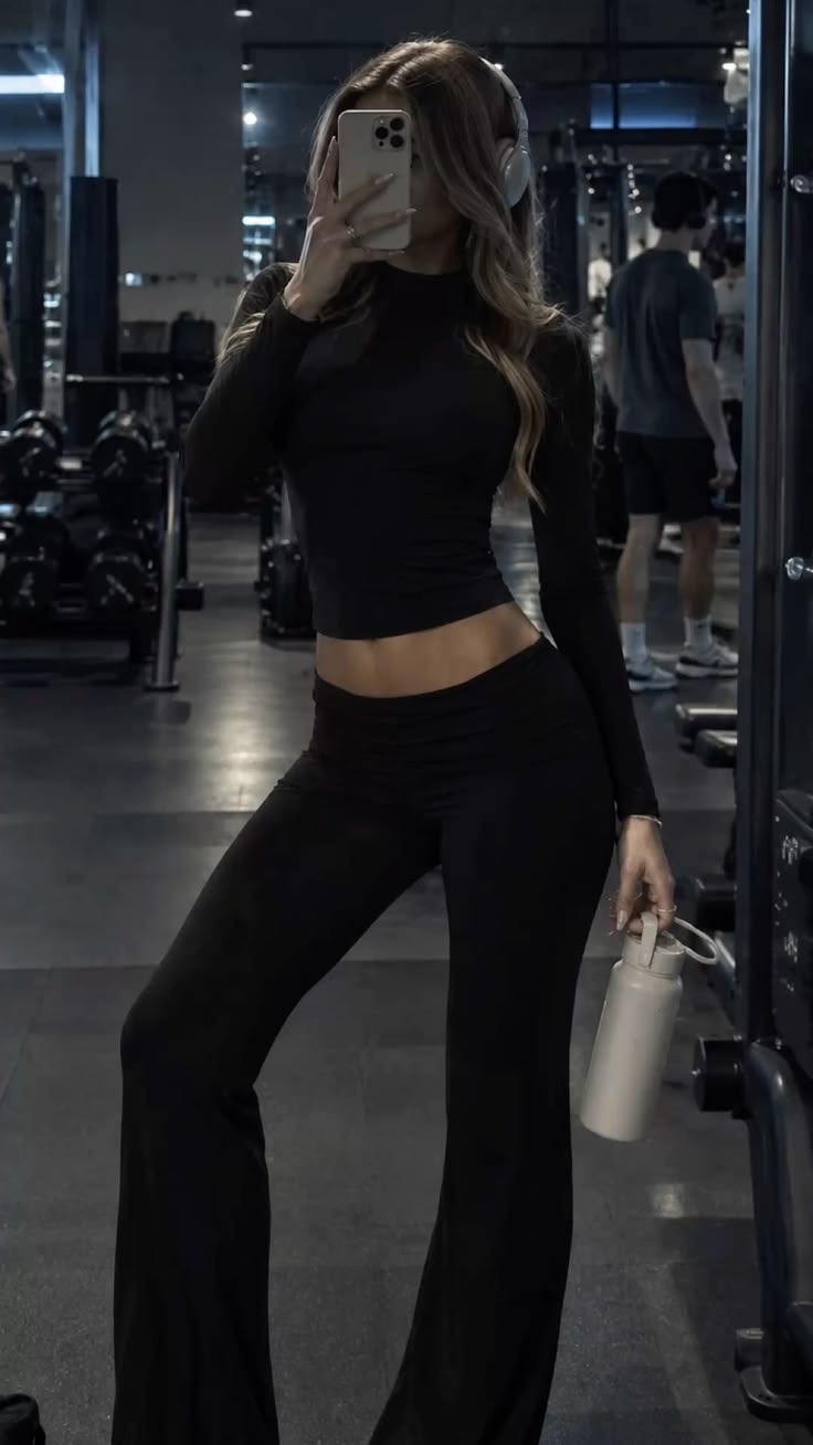 20 Baddie Gym Outfits That Will Make You the Main Character at Every Workout - 5. All-Black Flare Leggings After Dark 1