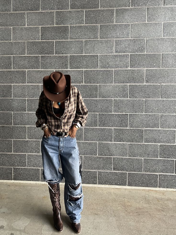 20 Fall Western Denim Outfits You’ll Want to Copy the Moment Temperatures Drop - 10. Plaid Shirt, Ripped Denim, and Tall Boots 1