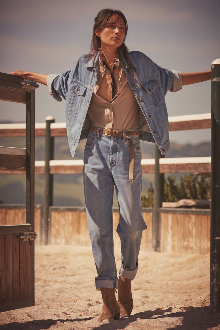 20 Fall Western Denim Outfits You’ll Want to Copy the Moment Temperatures Drop - 3. Sun-Washed Denim for the Stables 1