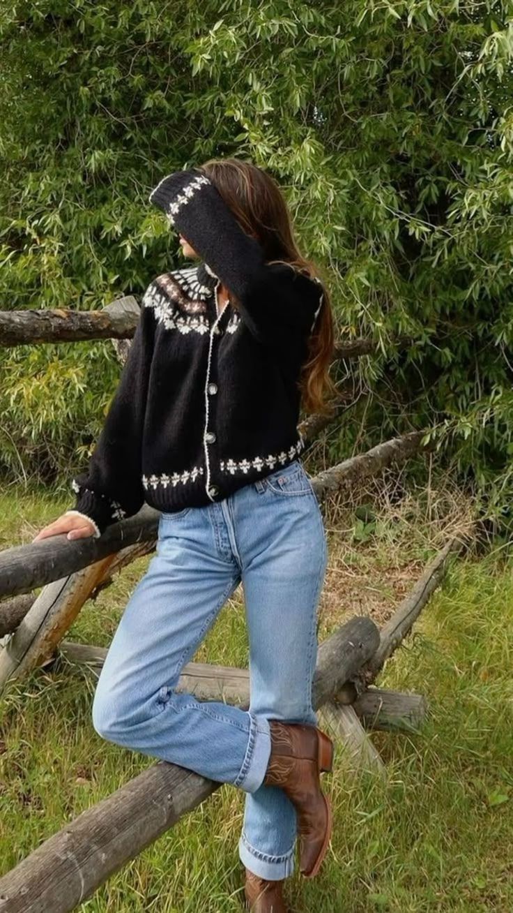 20 Fall Western Denim Outfits You’ll Want to Copy the Moment Temperatures Drop - 7. Black Fair Isle Cardigan and Vintage Jeans 1
