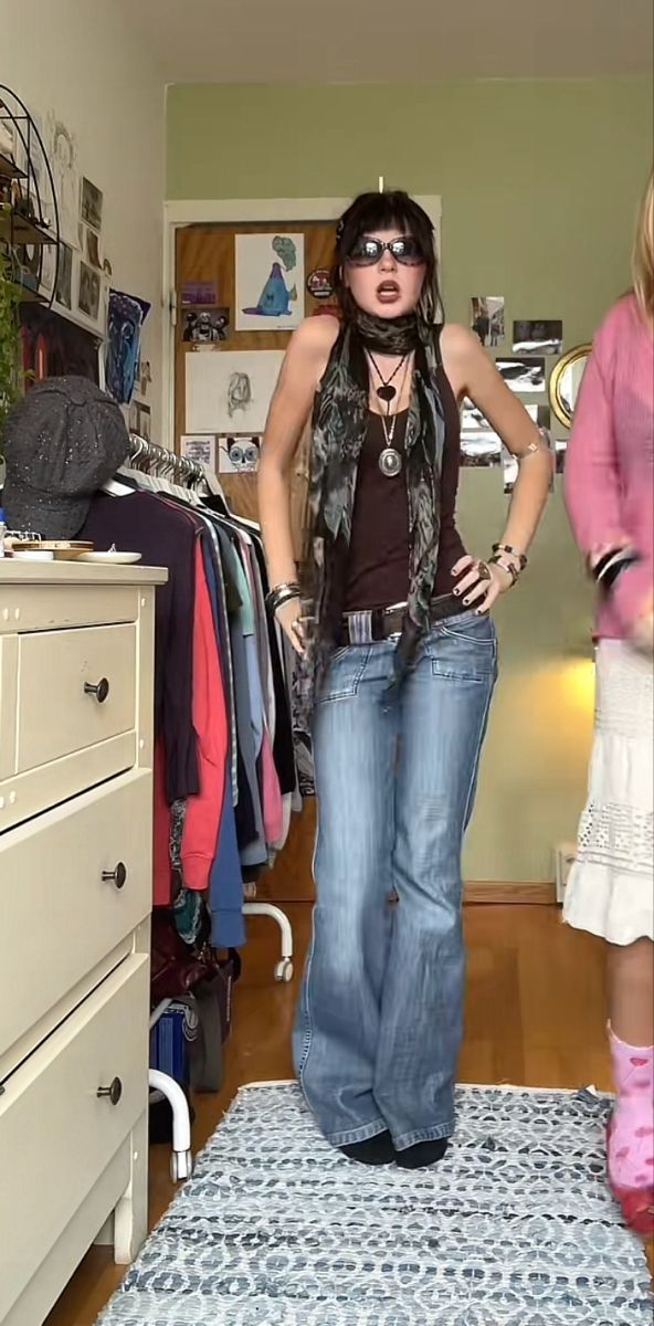 20 Indie Sleaze Outfits That Make Messy Look Magnificent - 13. Closet-Core Scarf and Wide-Leg Jeans 1