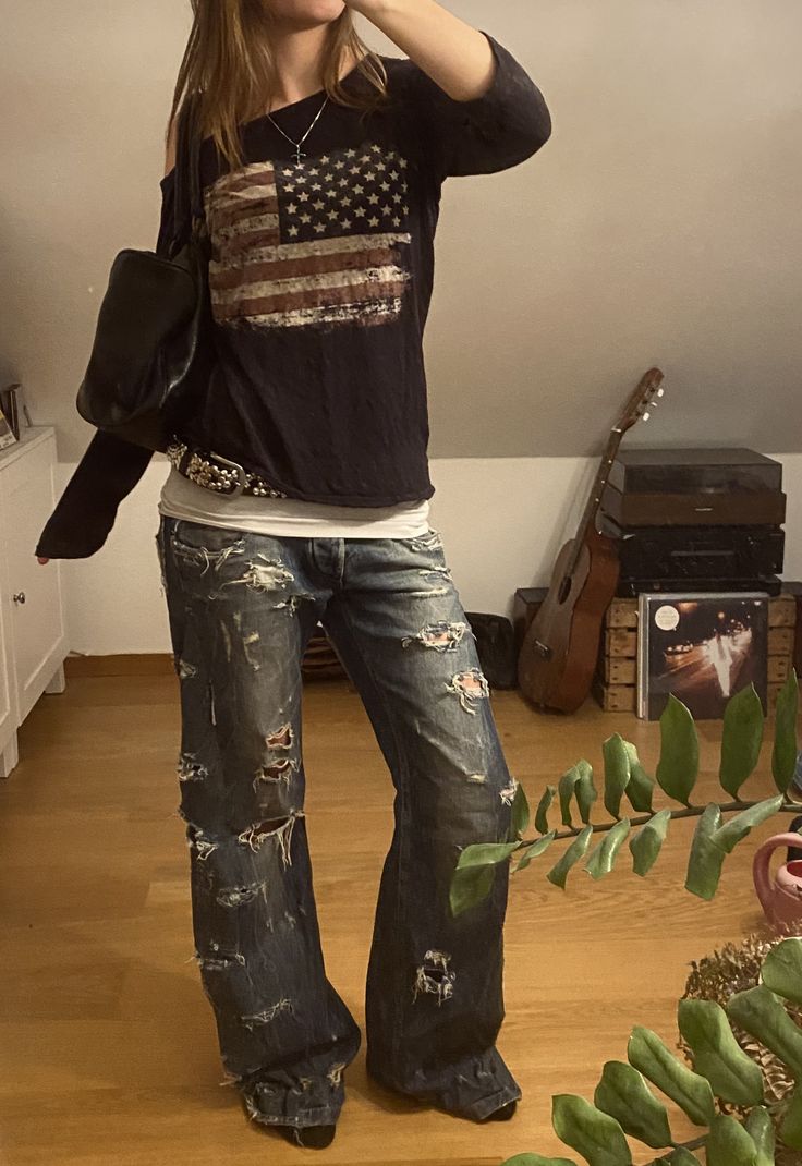 20 Indie Sleaze Outfits That Make Messy Look Magnificent - 14. Flag Tee and Destroyed Denim 1