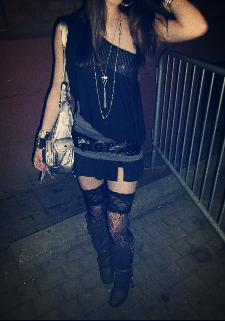 20 Indie Sleaze Outfits That Make Messy Look Magnificent - Conclusion: Let the Outfit Stay a Little Unfinished 1