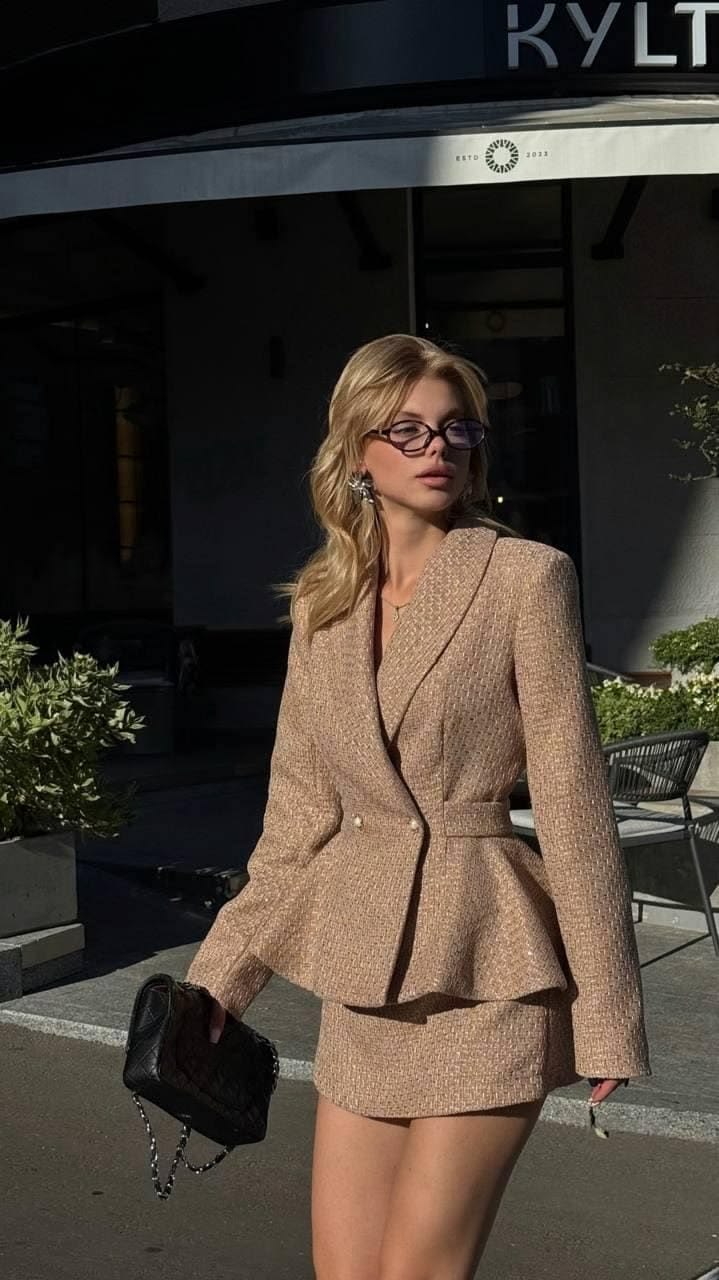 20 Tweed Outfits That Are Feminine, Fashionable, and Perfect for Fall - 12. The Warm Camel Short Suit for Sunny Fall Days 1