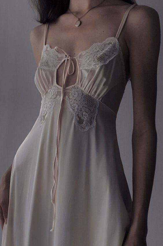Bridal Lingerie: 20 Elegant Pieces for the Wedding Day and Honeymoon - 13. The Pleated Gown and Sheer Wrap 1