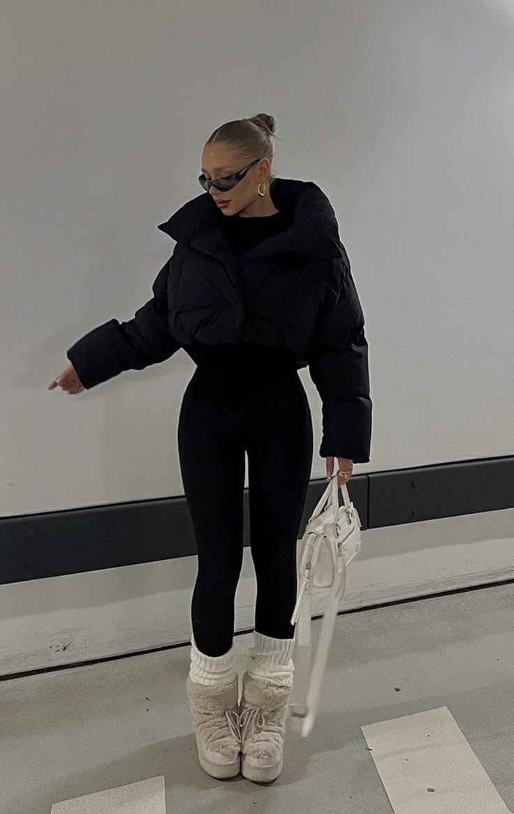 Ski Trip Outfits: 20 Après-Ski Looks - 12. Airport-to-Chalet All Black 1