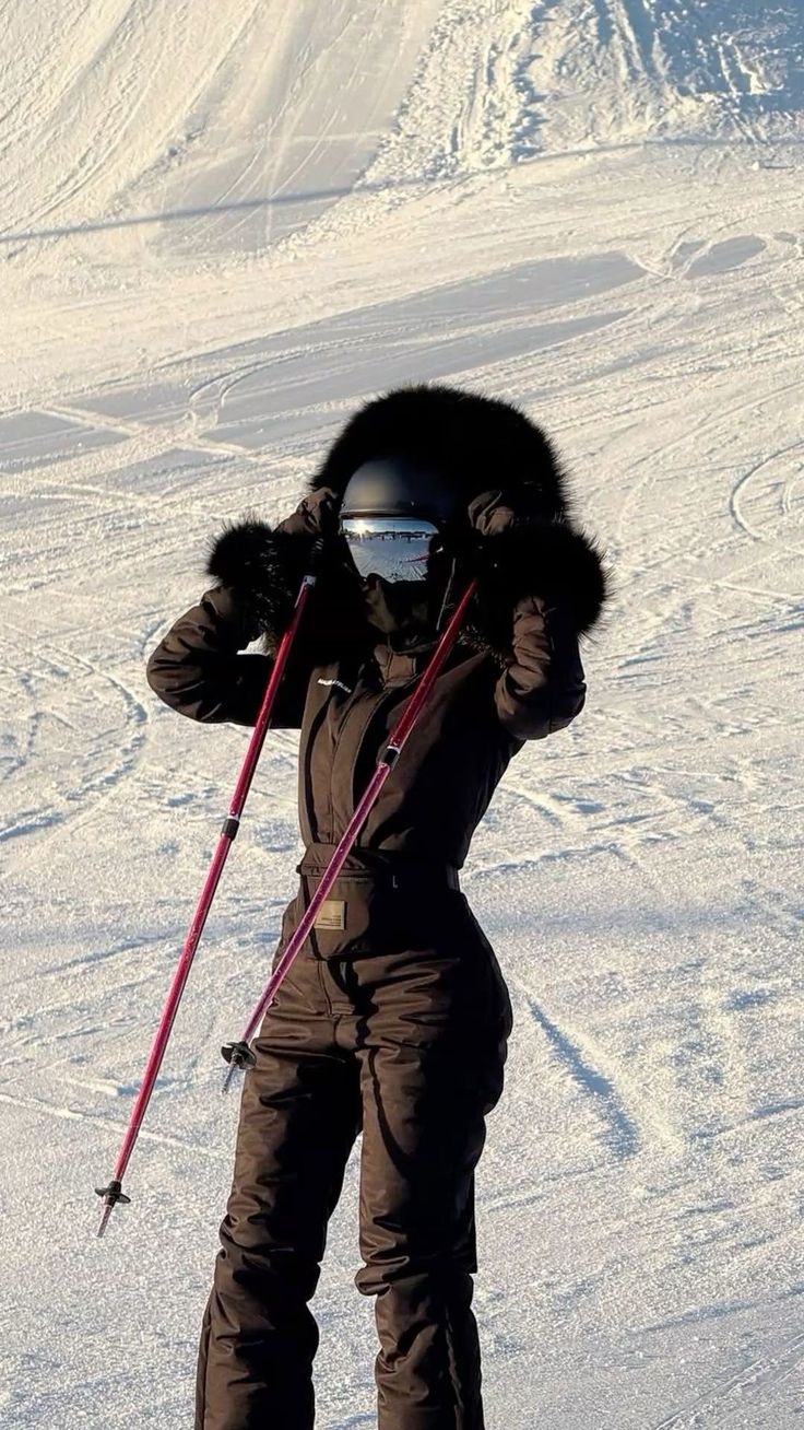 Ski Trip Outfits: 20 Après-Ski Looks - 14. Chocolate Brown and Fur Hood 1