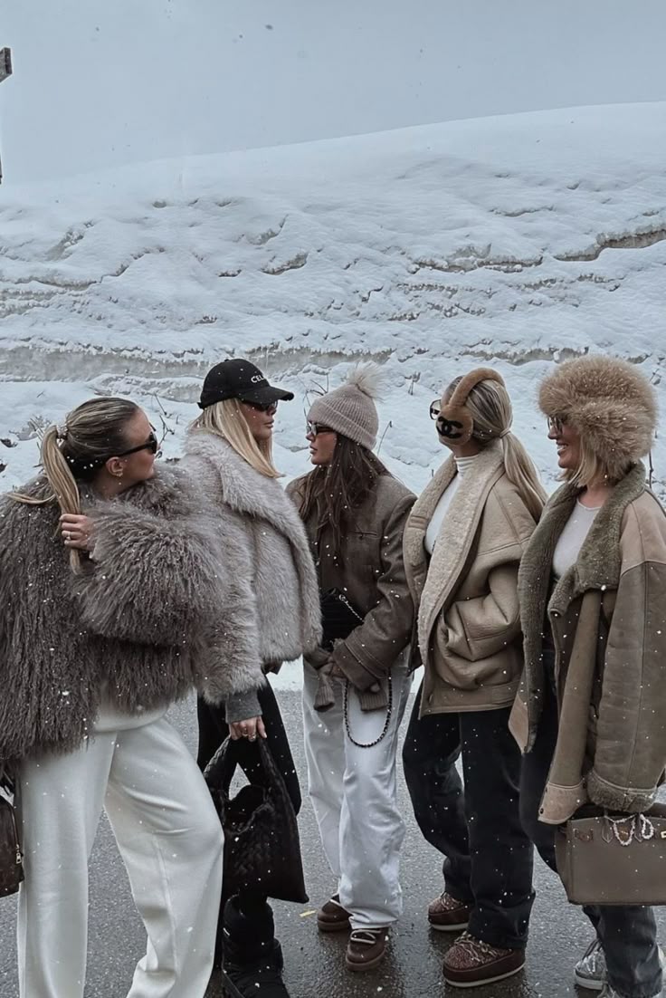Ski Trip Outfits: 20 Après-Ski Looks - 2. The Luxe Neutral Friend Group 1