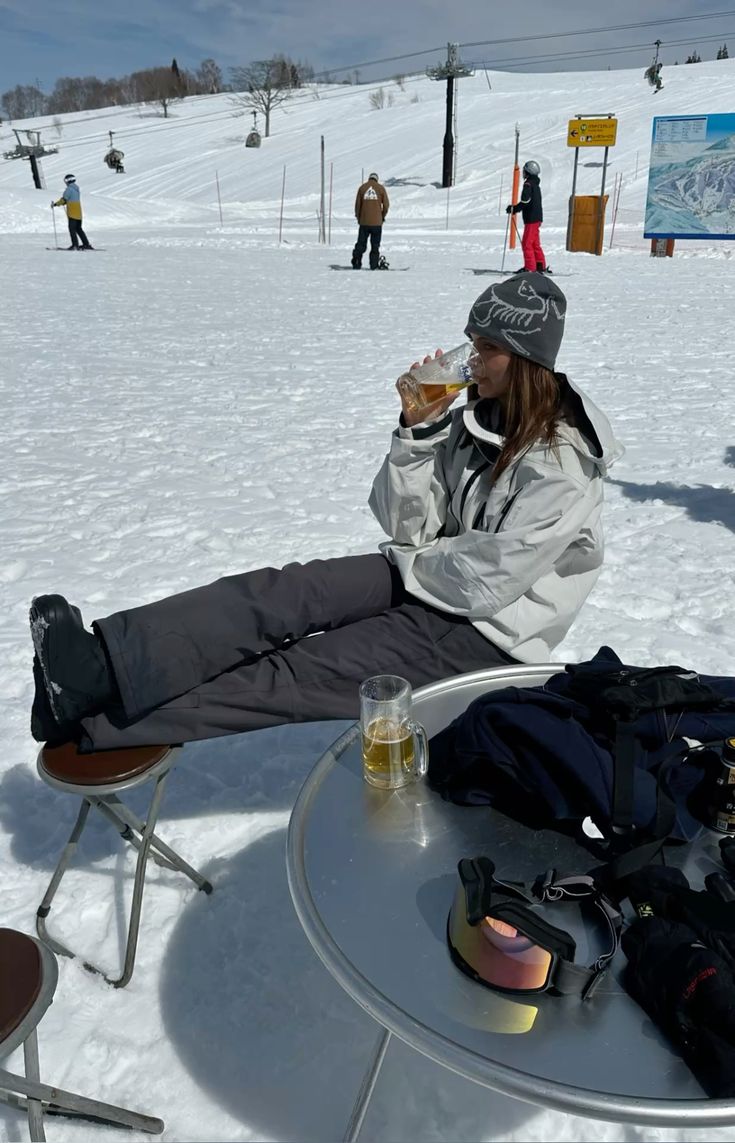 Ski Trip Outfits: 20 Après-Ski Looks - 4. The Mountain Café Break 1